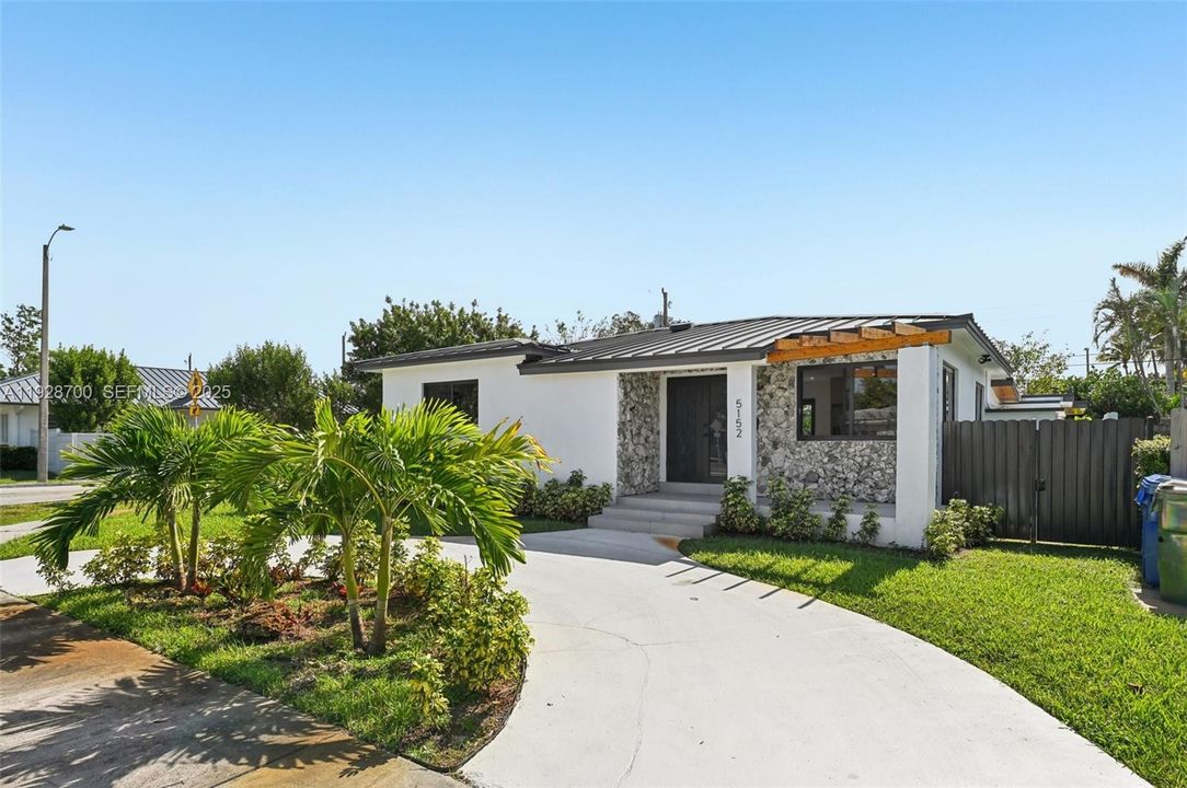 В аренду: $3,700 (3 спален, 2 ванн, 1765 Квадратных фут)