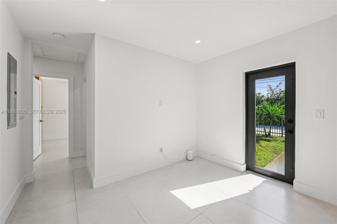 В аренду: $3,700 (3 спален, 2 ванн, 1765 Квадратных фут)