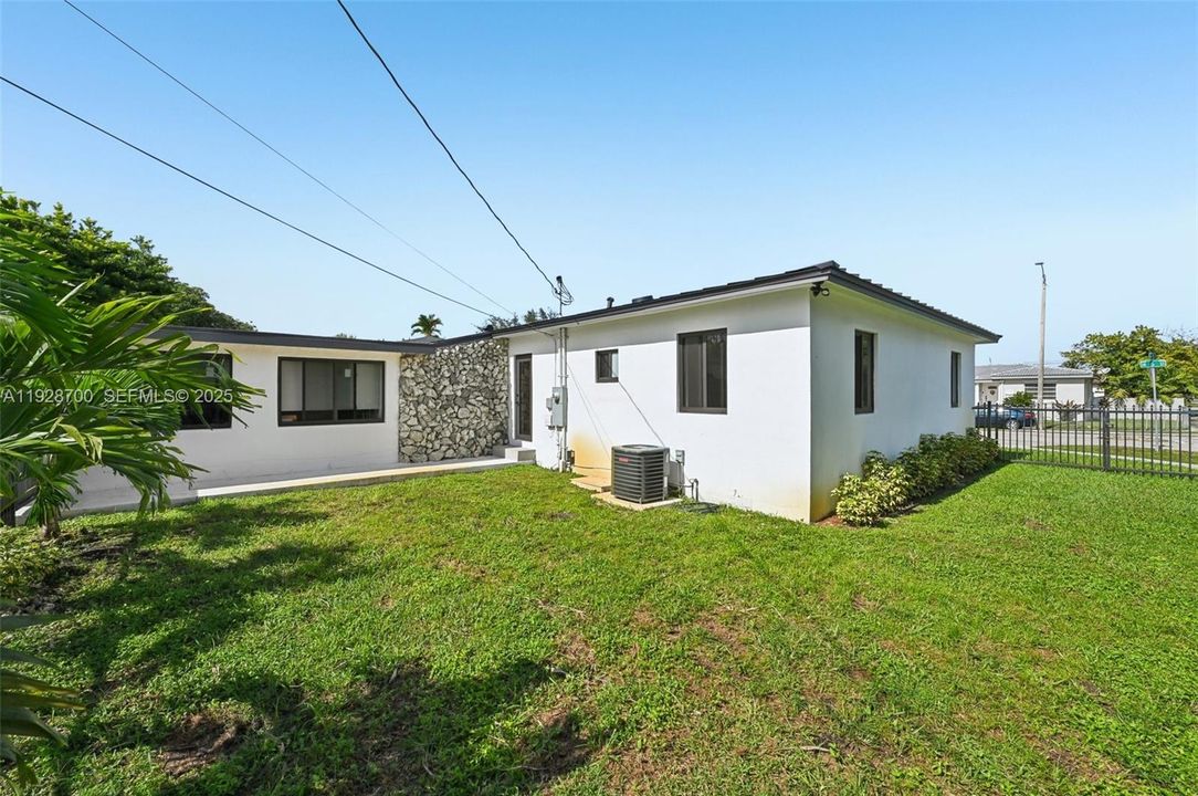 В аренду: $3,700 (3 спален, 2 ванн, 1765 Квадратных фут)