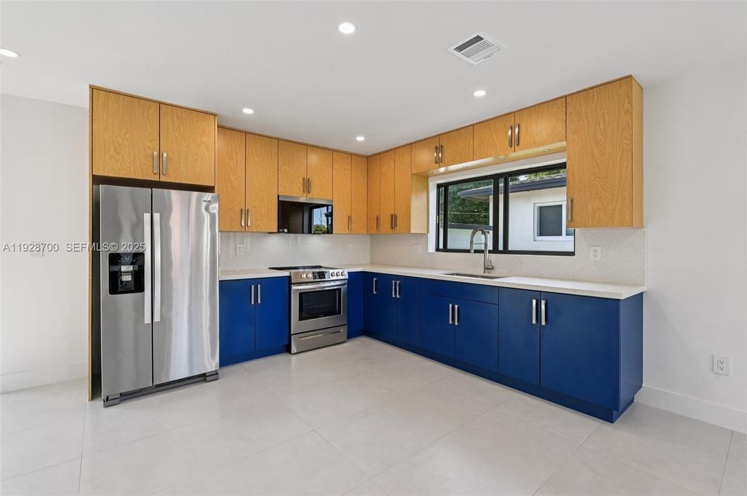 В аренду: $3,700 (3 спален, 2 ванн, 1765 Квадратных фут)