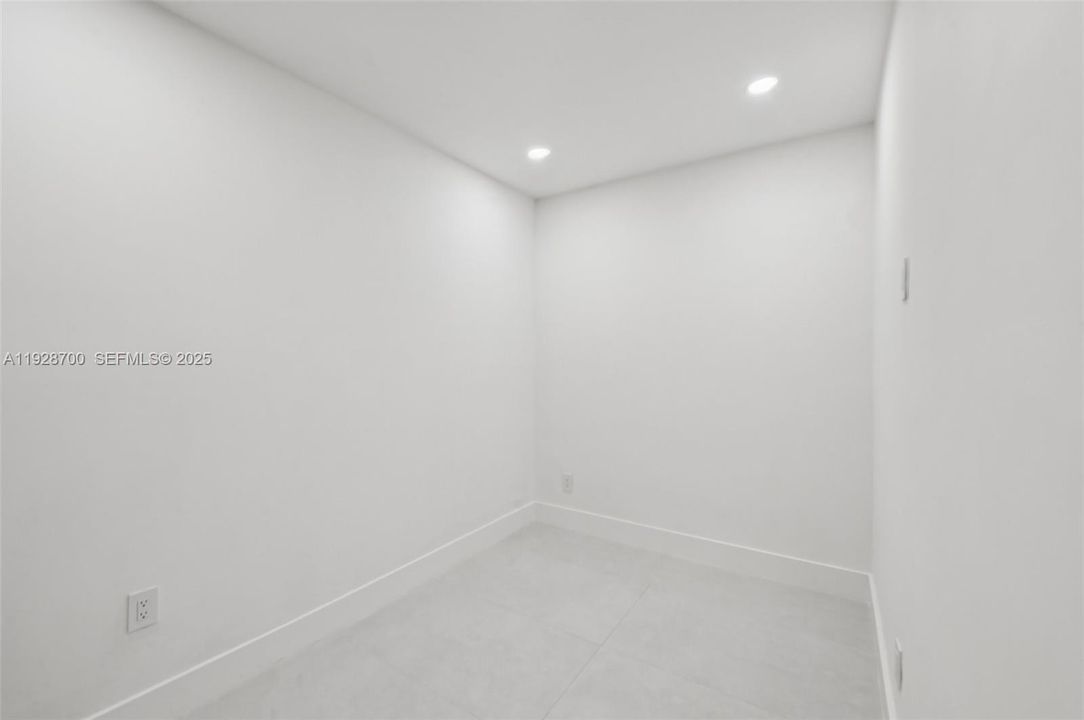 В аренду: $3,700 (3 спален, 2 ванн, 1765 Квадратных фут)