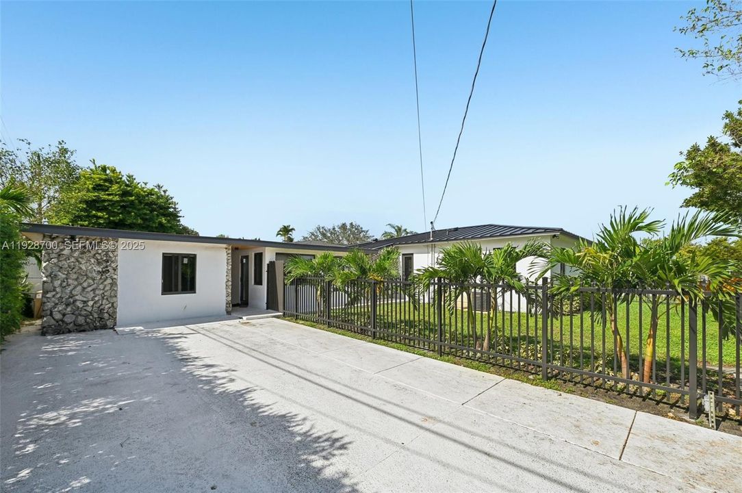 В аренду: $3,700 (3 спален, 2 ванн, 1765 Квадратных фут)