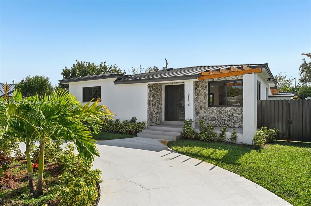 В аренду: $3,700 (3 спален, 2 ванн, 1765 Квадратных фут)