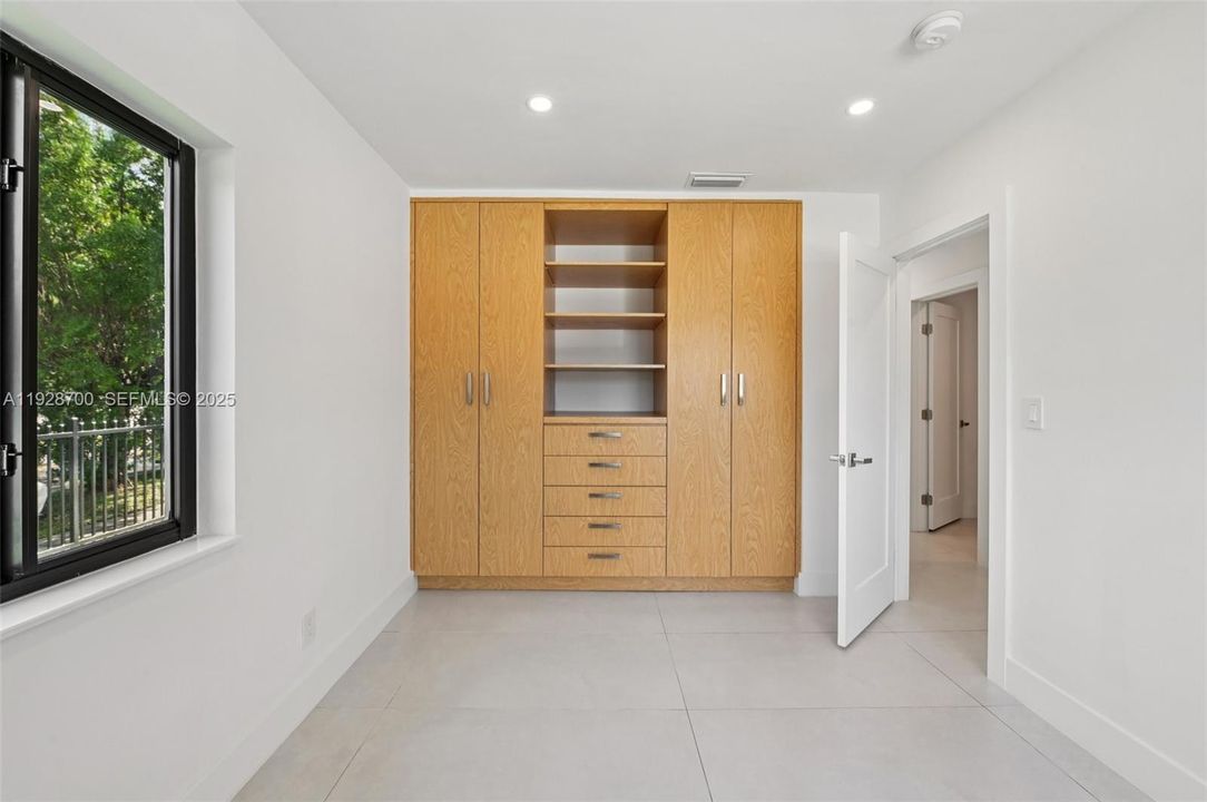 В аренду: $3,700 (3 спален, 2 ванн, 1765 Квадратных фут)