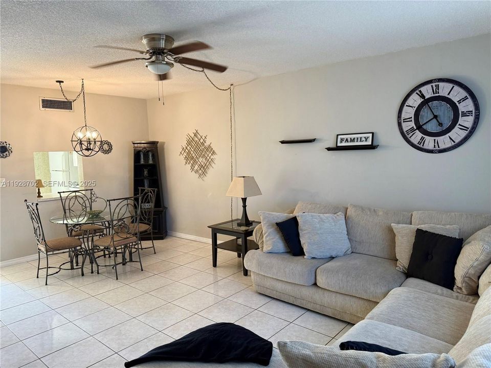 В аренду: $1,900 (1 спален, 1 ванн, 800 Квадратных фут)