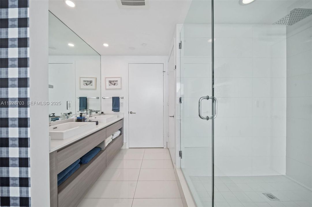 For Rent: $4,600 (2 beds, 2 baths, 1104 Square Feet)