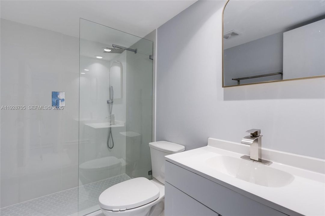 For Rent: $2,450 (2 beds, 2 baths, 1100 Square Feet)