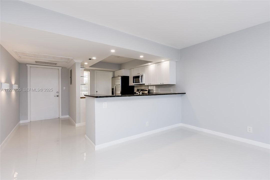 For Rent: $2,450 (2 beds, 2 baths, 1100 Square Feet)