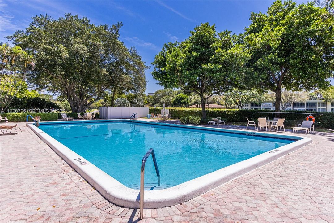 For Rent: $2,450 (2 beds, 2 baths, 1100 Square Feet)