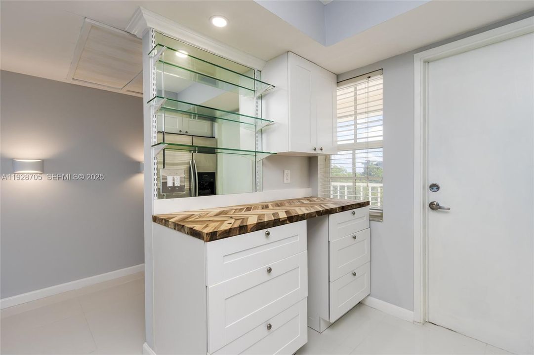 For Rent: $2,450 (2 beds, 2 baths, 1100 Square Feet)