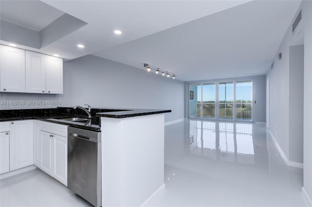 For Rent: $2,450 (2 beds, 2 baths, 1100 Square Feet)