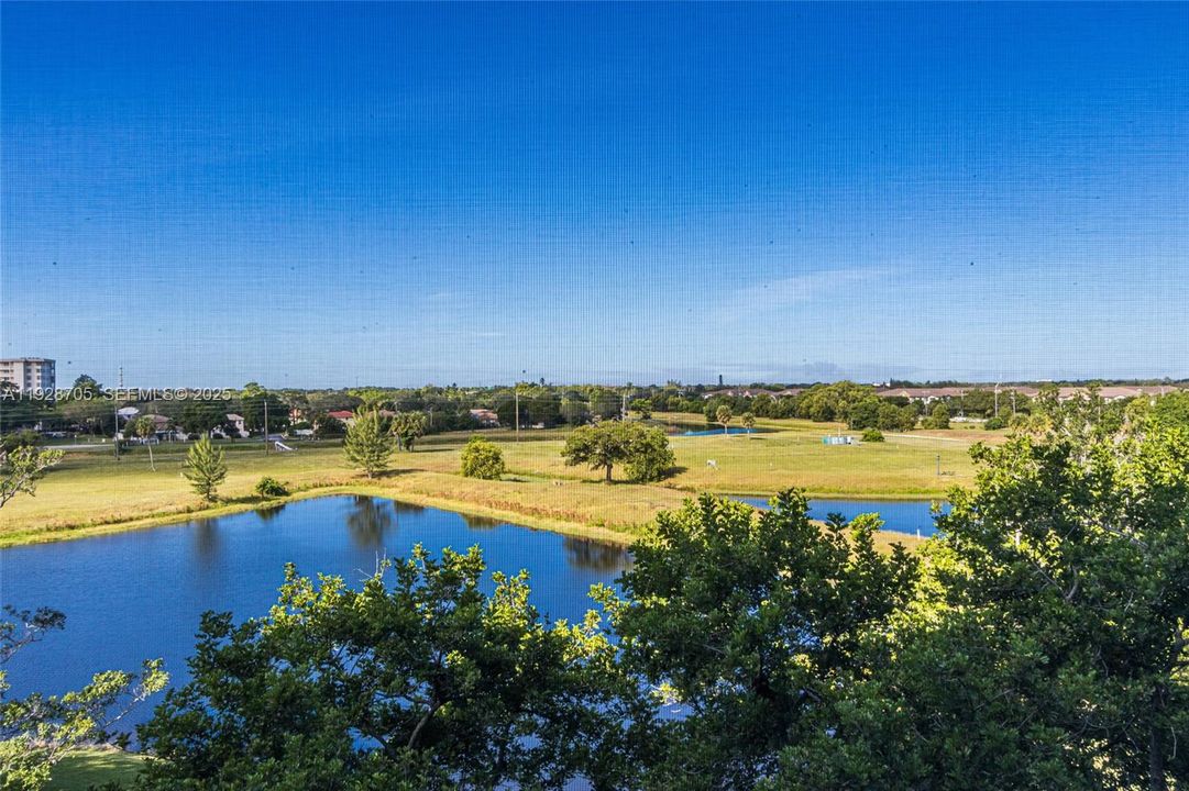 For Rent: $2,450 (2 beds, 2 baths, 1100 Square Feet)