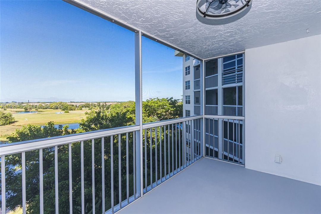 For Rent: $2,450 (2 beds, 2 baths, 1100 Square Feet)