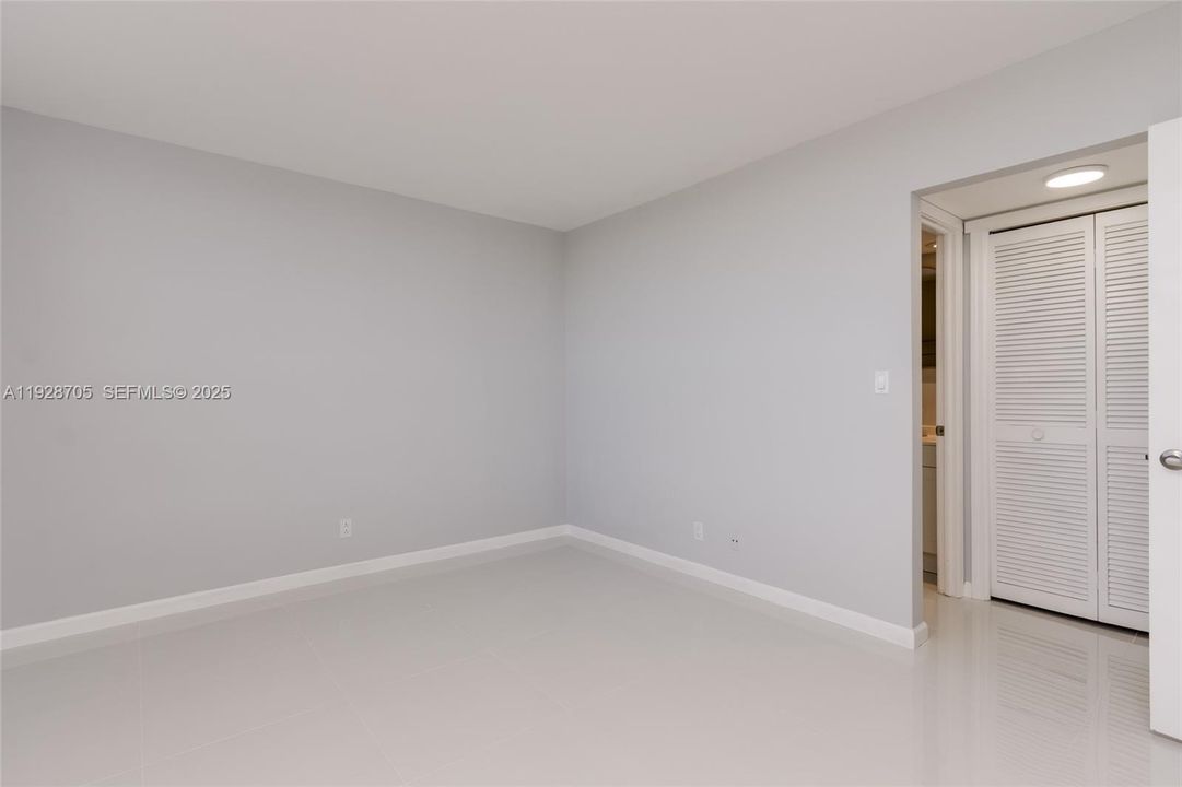 For Rent: $2,450 (2 beds, 2 baths, 1100 Square Feet)