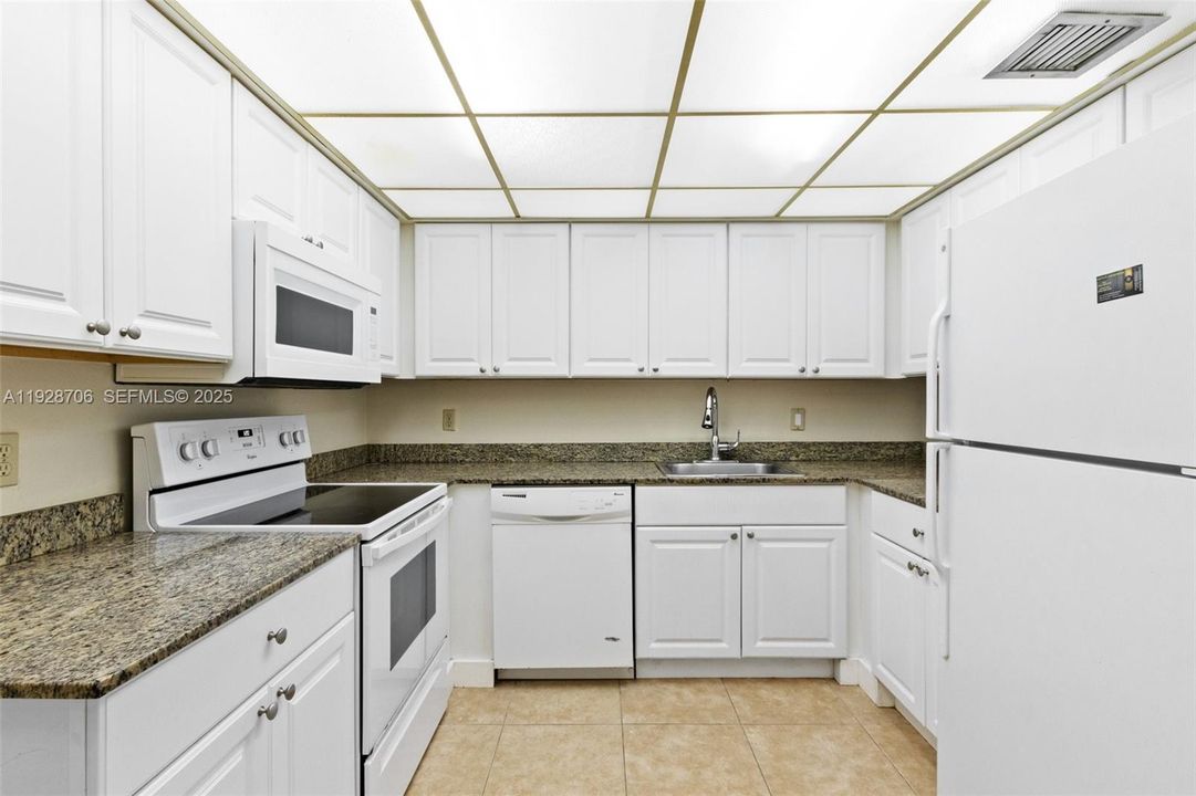 For Rent: $2,500 (2 beds, 2 baths, 1235 Square Feet)