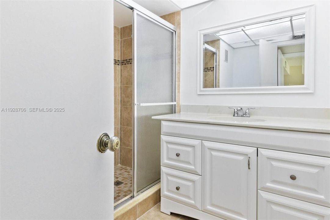 For Rent: $2,500 (2 beds, 2 baths, 1235 Square Feet)