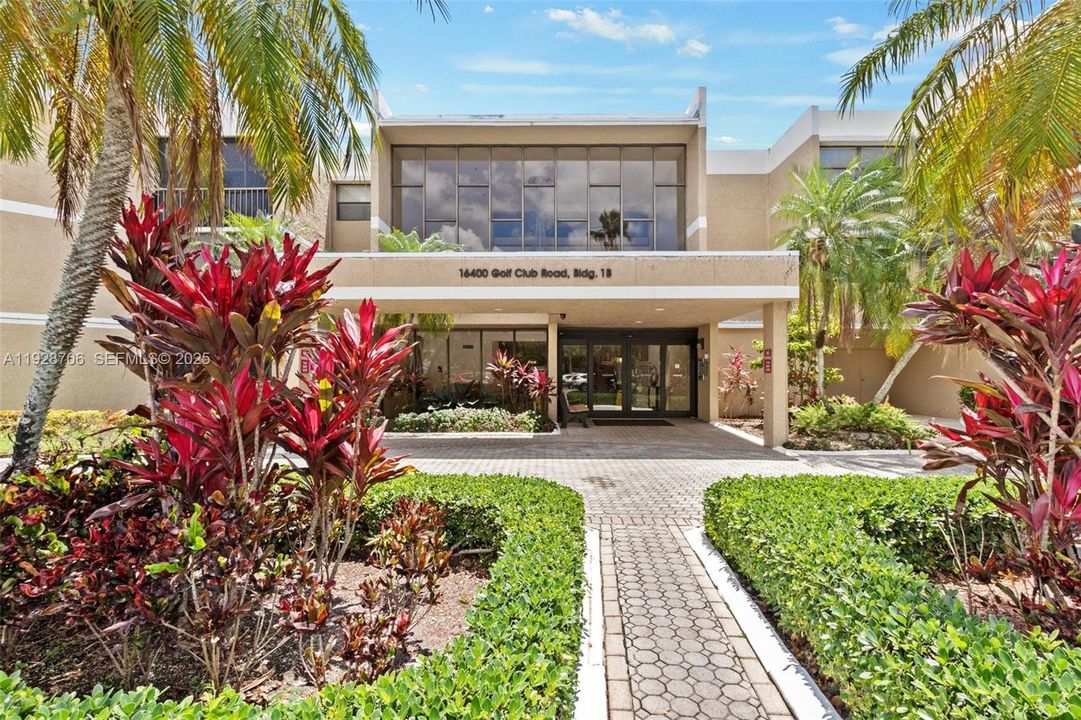 For Rent: $2,500 (2 beds, 2 baths, 1235 Square Feet)