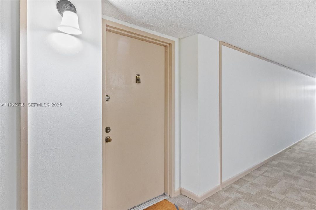 For Rent: $2,500 (2 beds, 2 baths, 1235 Square Feet)