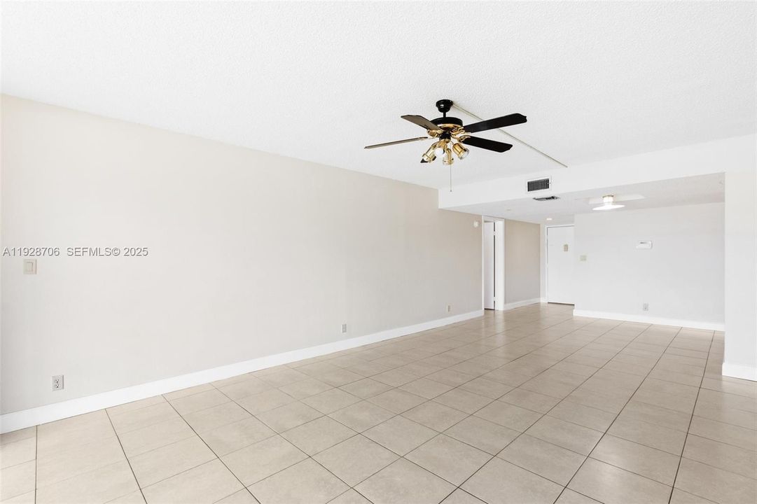 For Rent: $2,500 (2 beds, 2 baths, 1235 Square Feet)