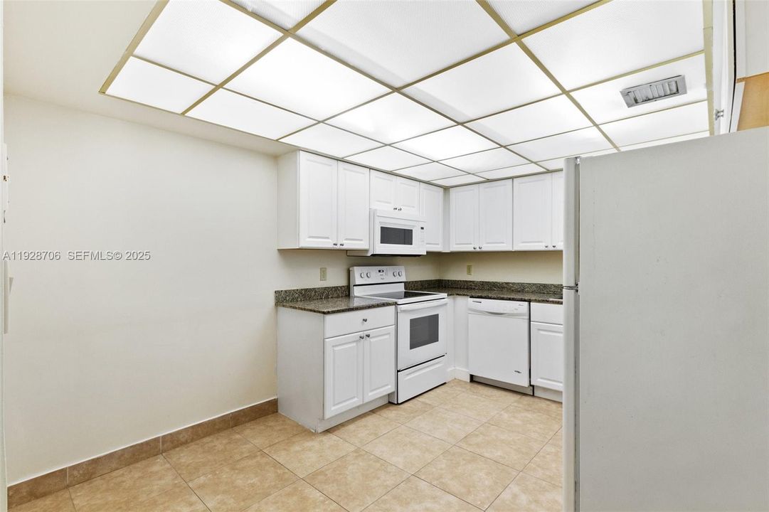 For Rent: $2,500 (2 beds, 2 baths, 1235 Square Feet)