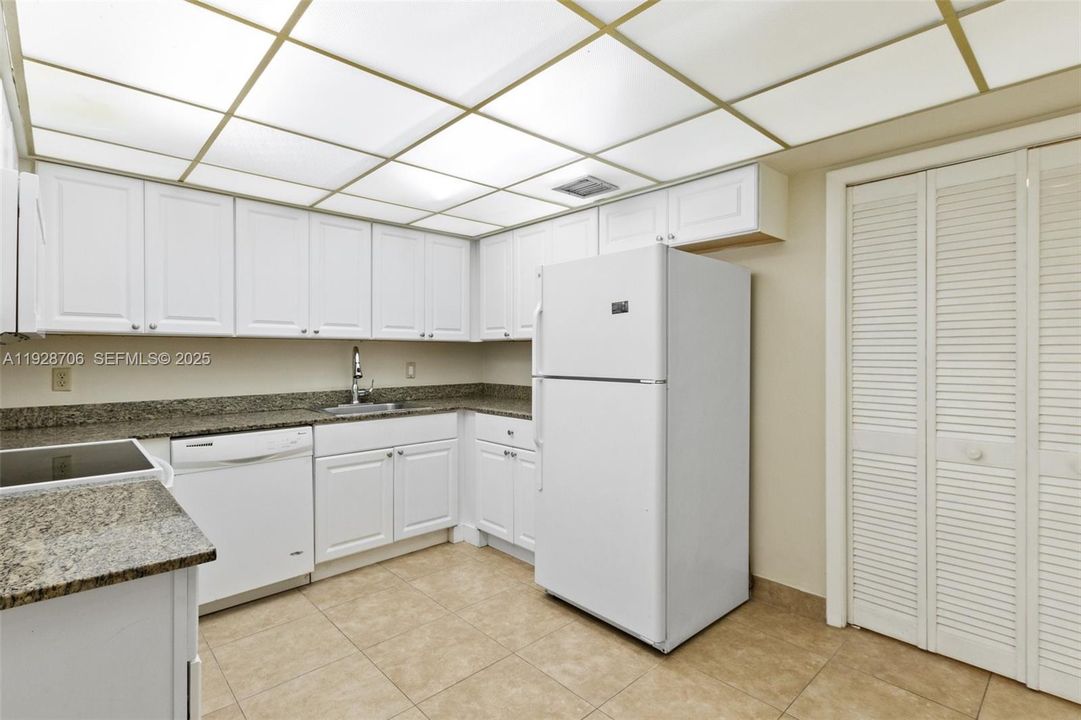 For Rent: $2,500 (2 beds, 2 baths, 1235 Square Feet)