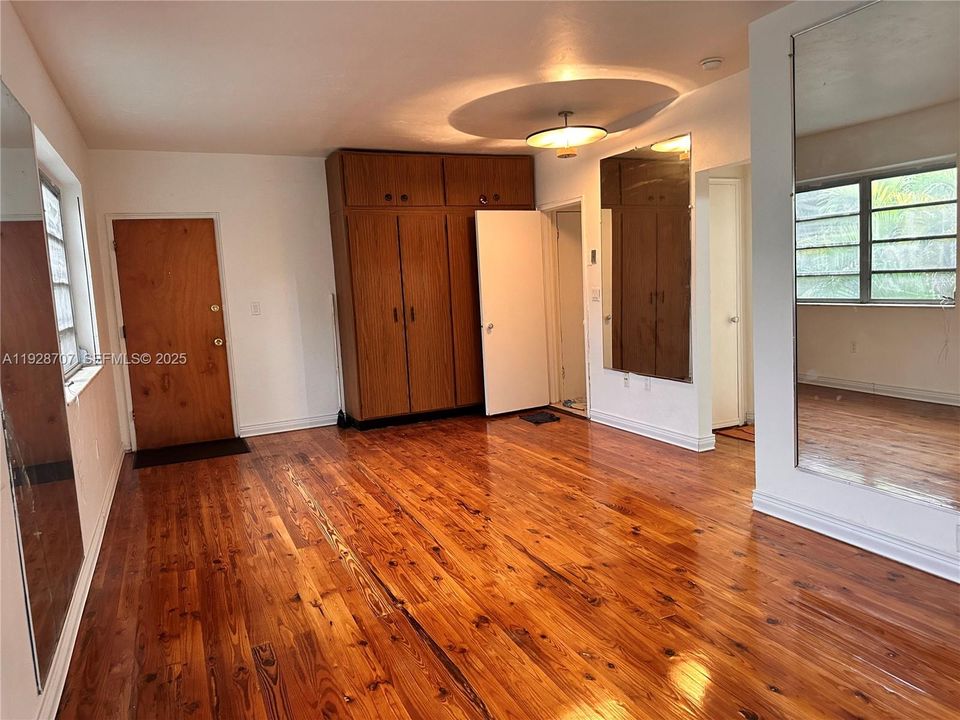 На продажу: $159,000 (1 спален, 1 ванн, 500 Квадратных фут)