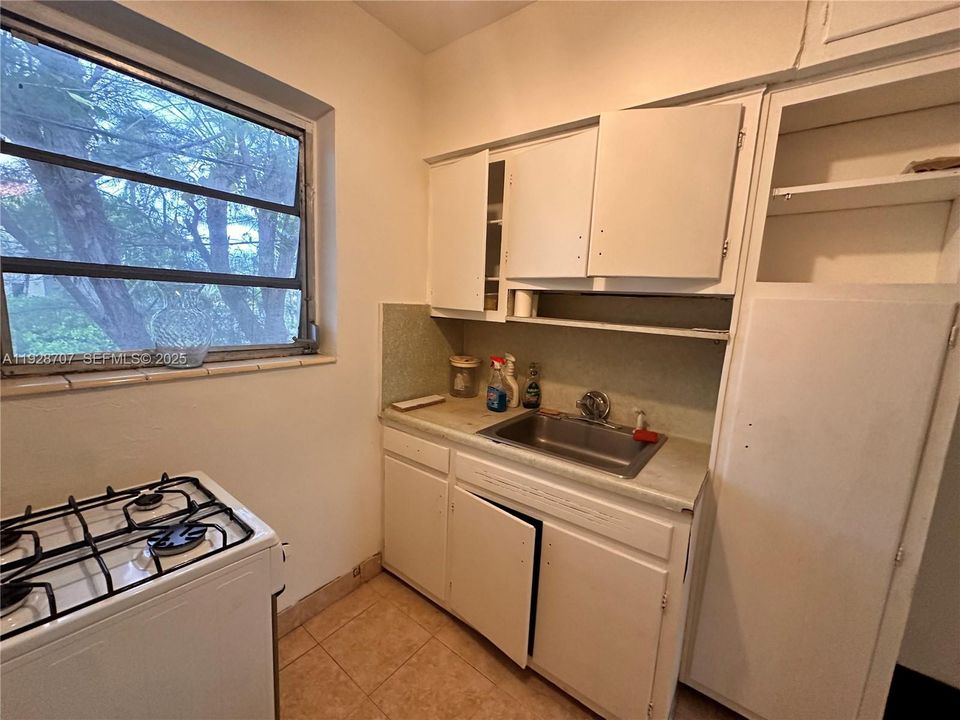 На продажу: $159,000 (1 спален, 1 ванн, 500 Квадратных фут)