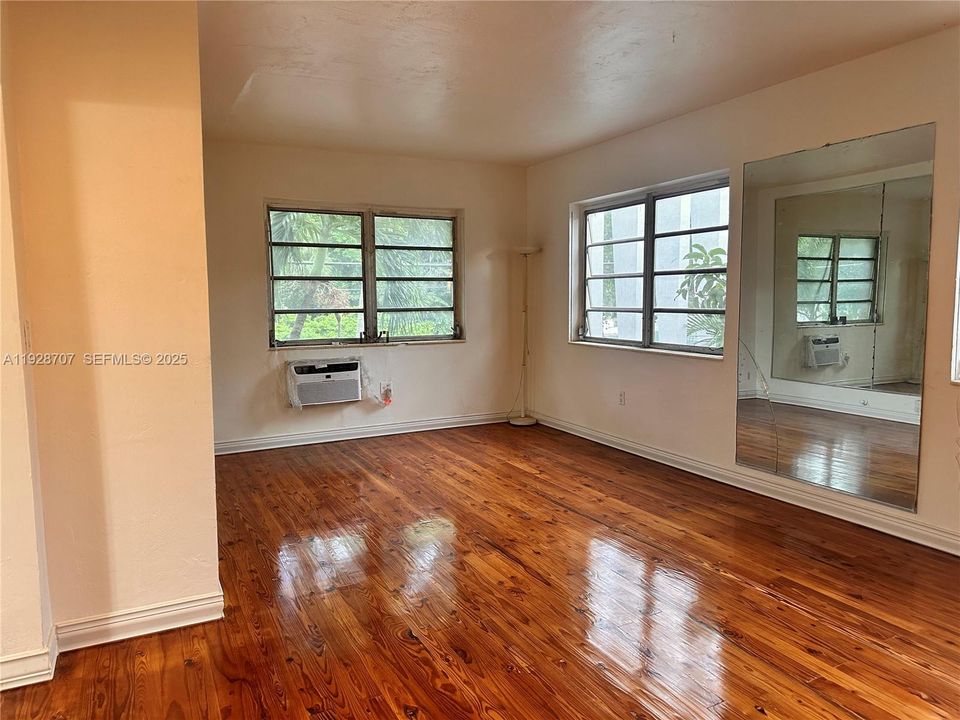 На продажу: $159,000 (1 спален, 1 ванн, 500 Квадратных фут)