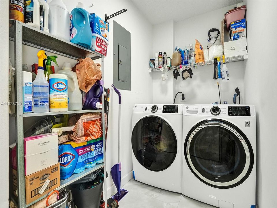 For Rent: $2,400 (2 beds, 2 baths, 1150 Square Feet)