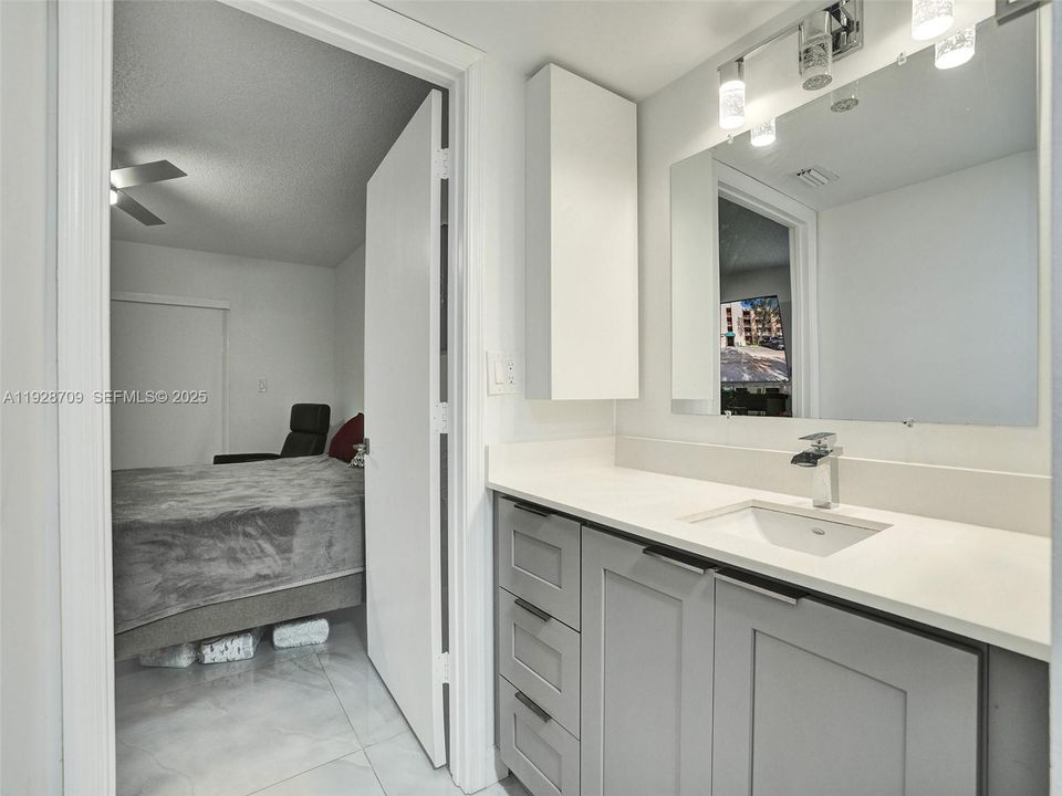 For Rent: $2,400 (2 beds, 2 baths, 1150 Square Feet)