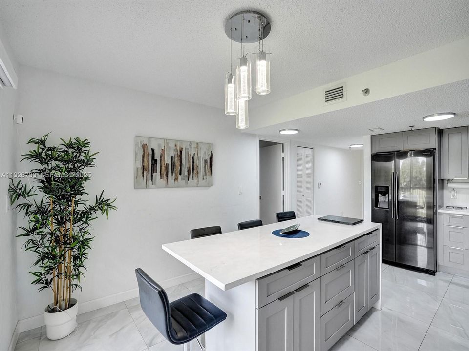 For Rent: $2,400 (2 beds, 2 baths, 1150 Square Feet)