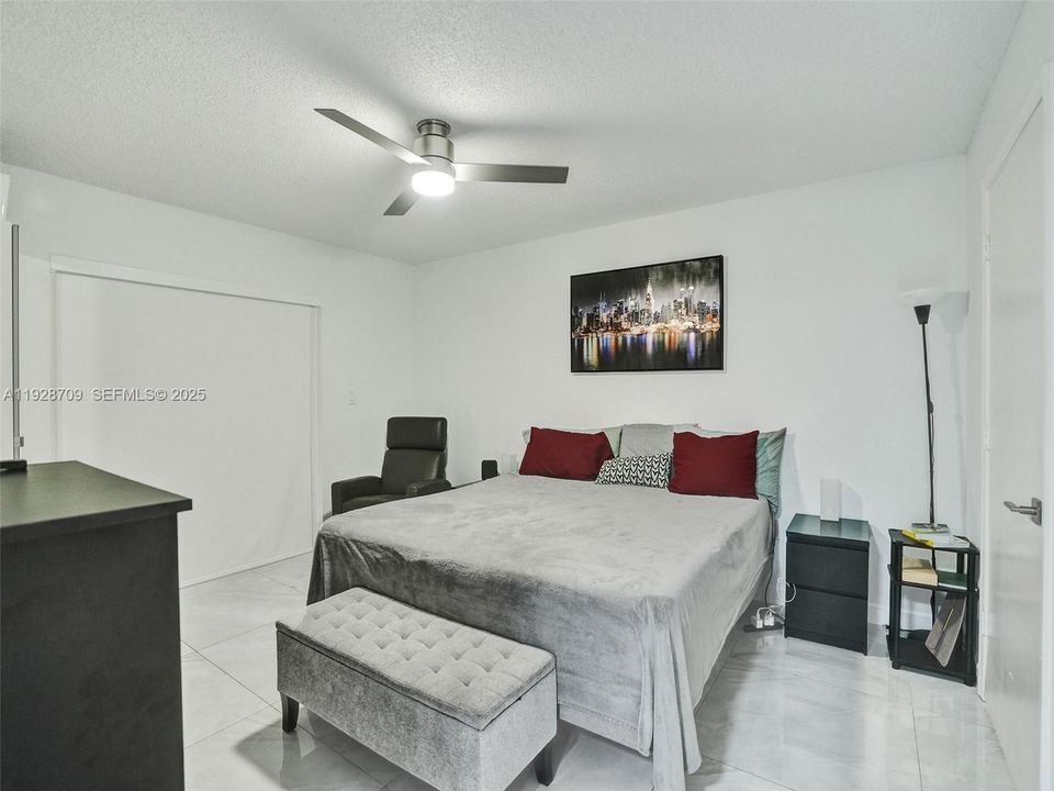 For Rent: $2,400 (2 beds, 2 baths, 1150 Square Feet)