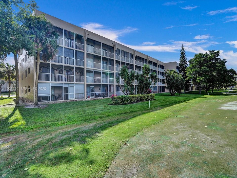 For Rent: $2,400 (2 beds, 2 baths, 1150 Square Feet)