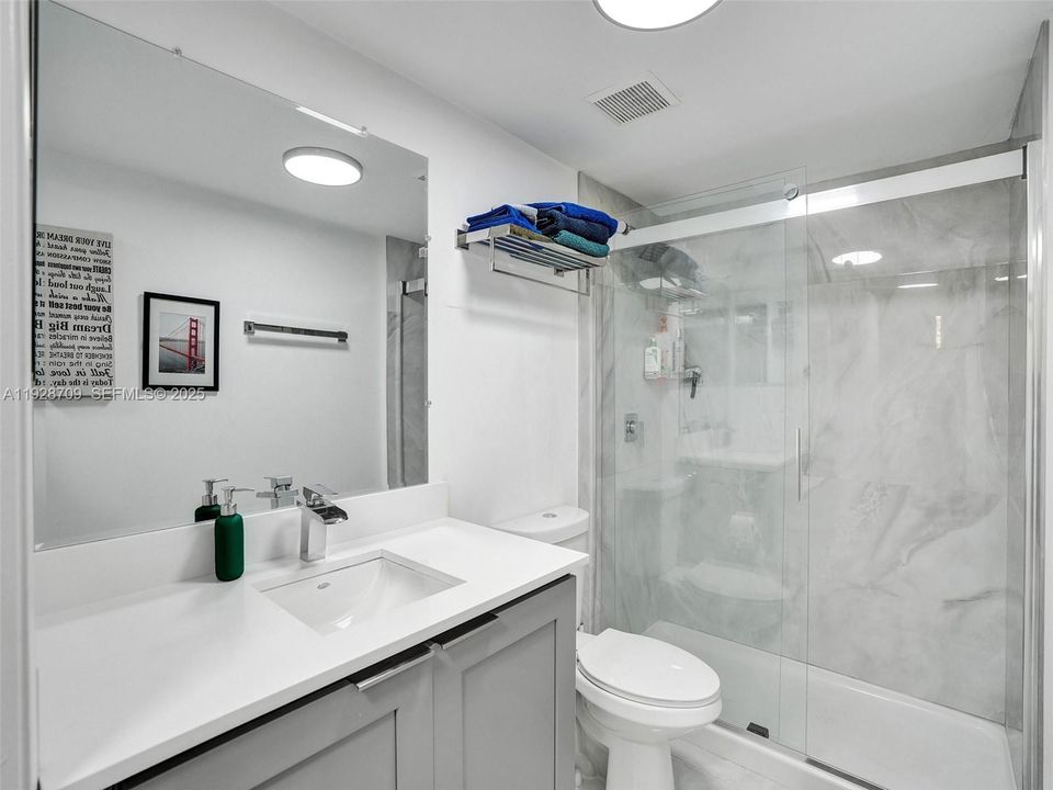 For Rent: $2,400 (2 beds, 2 baths, 1150 Square Feet)