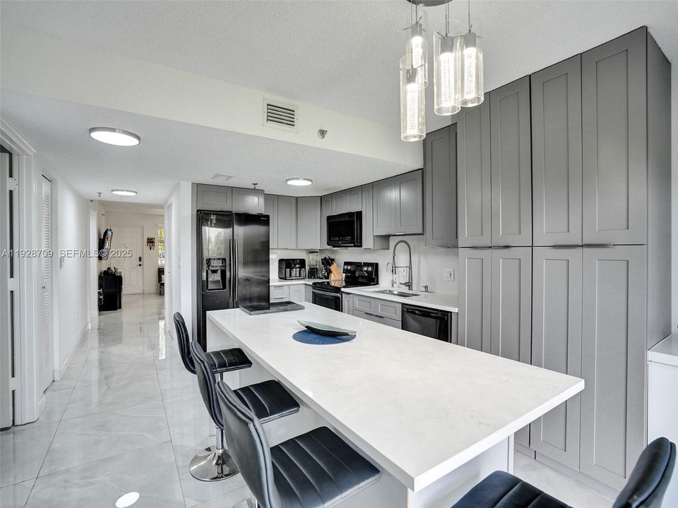 For Rent: $2,400 (2 beds, 2 baths, 1150 Square Feet)