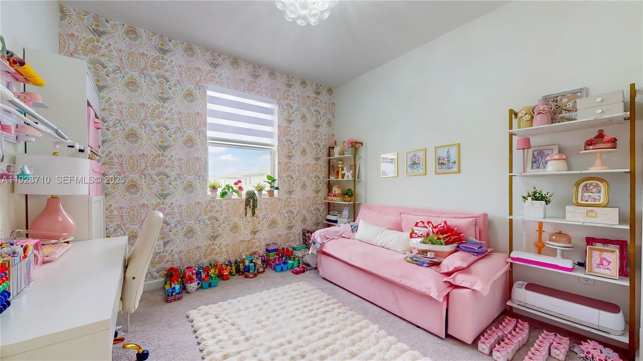 En Venta: $649,000 (4 camas, 2 baños, 2205 Pies cuadrados)