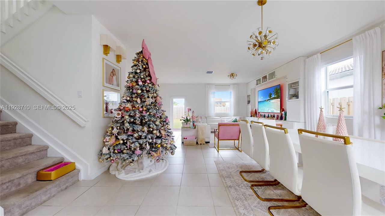 En Venta: $649,000 (4 camas, 2 baños, 2205 Pies cuadrados)