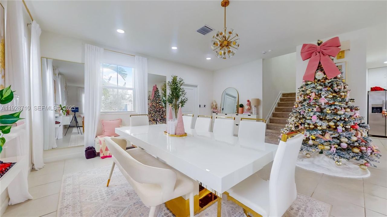 En Venta: $649,000 (4 camas, 2 baños, 2205 Pies cuadrados)