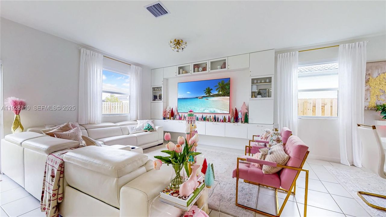 En Venta: $649,000 (4 camas, 2 baños, 2205 Pies cuadrados)