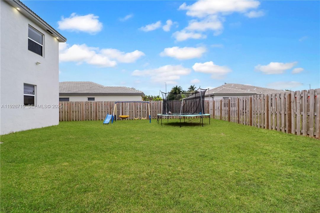 En Venta: $649,000 (4 camas, 2 baños, 2205 Pies cuadrados)