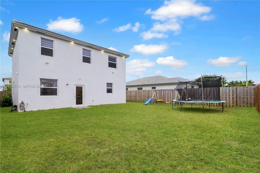 En Venta: $649,000 (4 camas, 2 baños, 2205 Pies cuadrados)