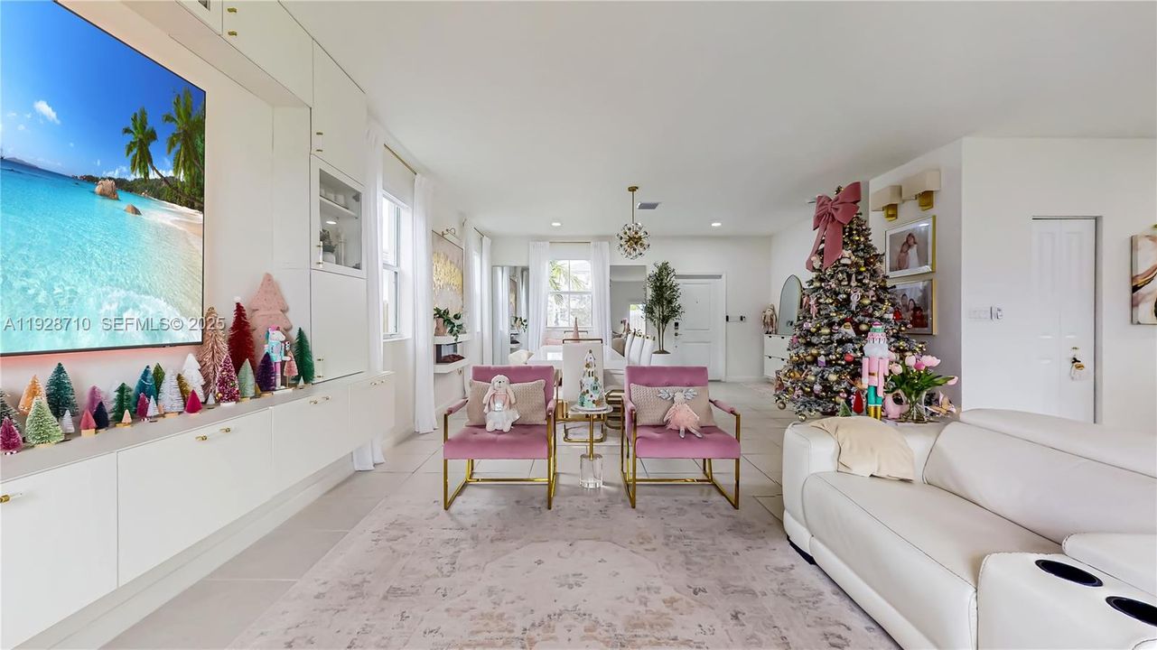 En Venta: $649,000 (4 camas, 2 baños, 2205 Pies cuadrados)