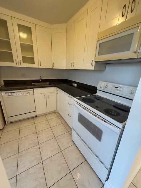 В аренду: $1,690 (1 спален, 1 ванн, 741 Квадратных фут)