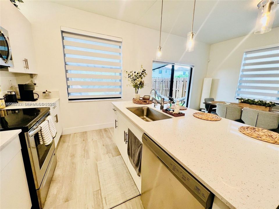 В аренду: $3,200 (3 спален, 2 ванн, 1514 Квадратных фут)