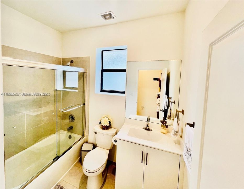 В аренду: $3,200 (3 спален, 2 ванн, 1514 Квадратных фут)