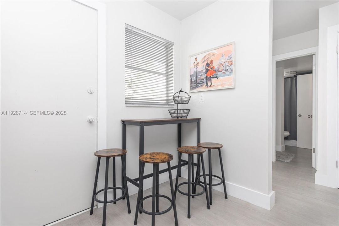 For Sale: $210,000 (1 beds, 1 baths, 812 Square Feet)