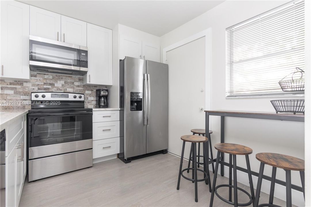 For Sale: $210,000 (1 beds, 1 baths, 812 Square Feet)