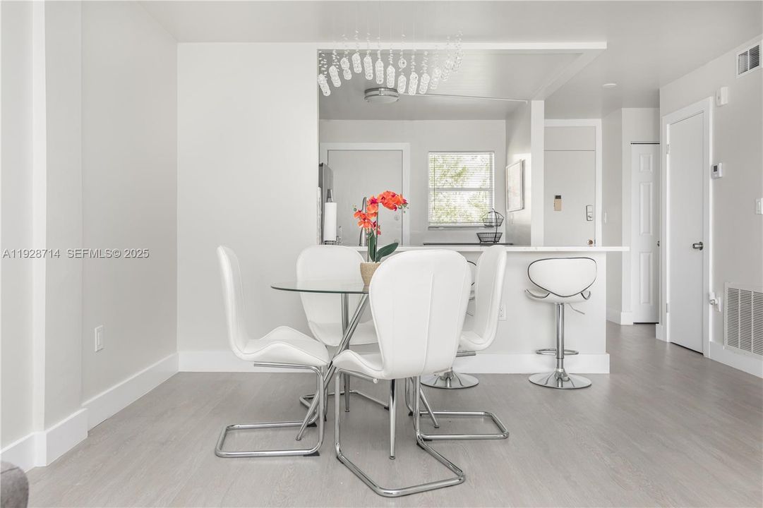 For Sale: $210,000 (1 beds, 1 baths, 812 Square Feet)