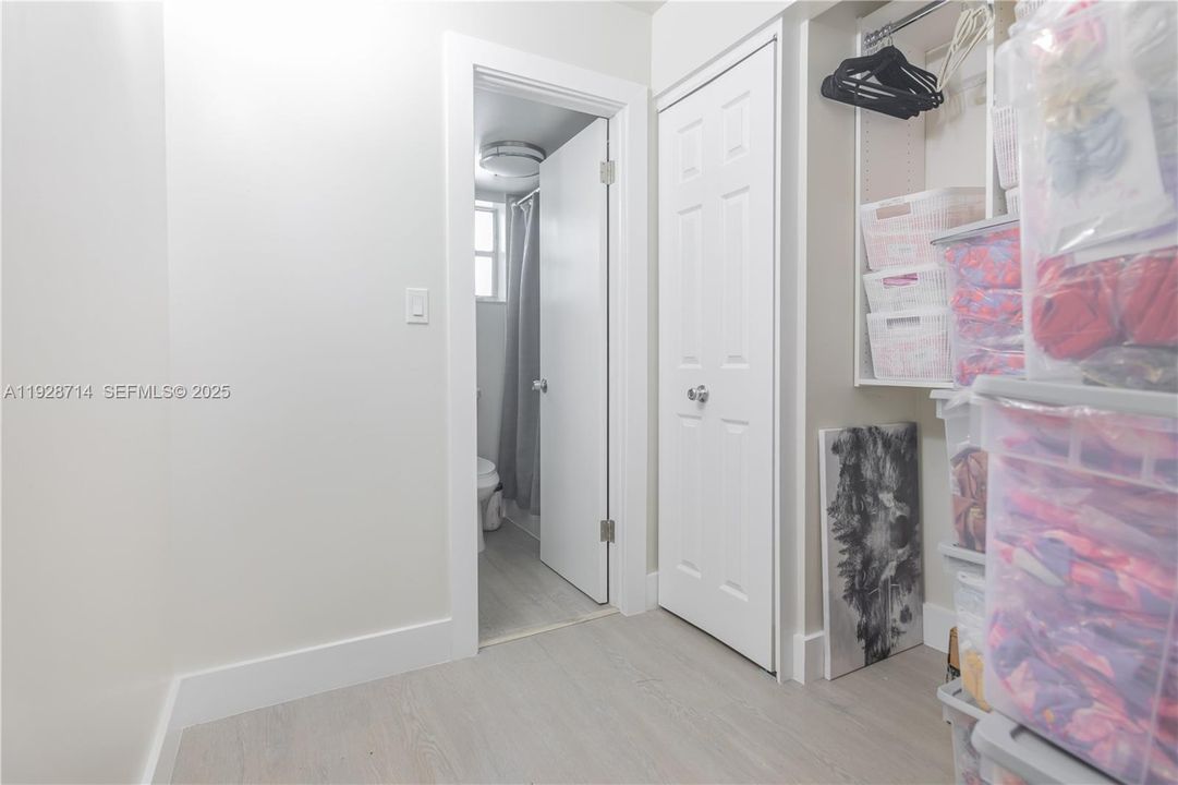 For Sale: $210,000 (1 beds, 1 baths, 812 Square Feet)