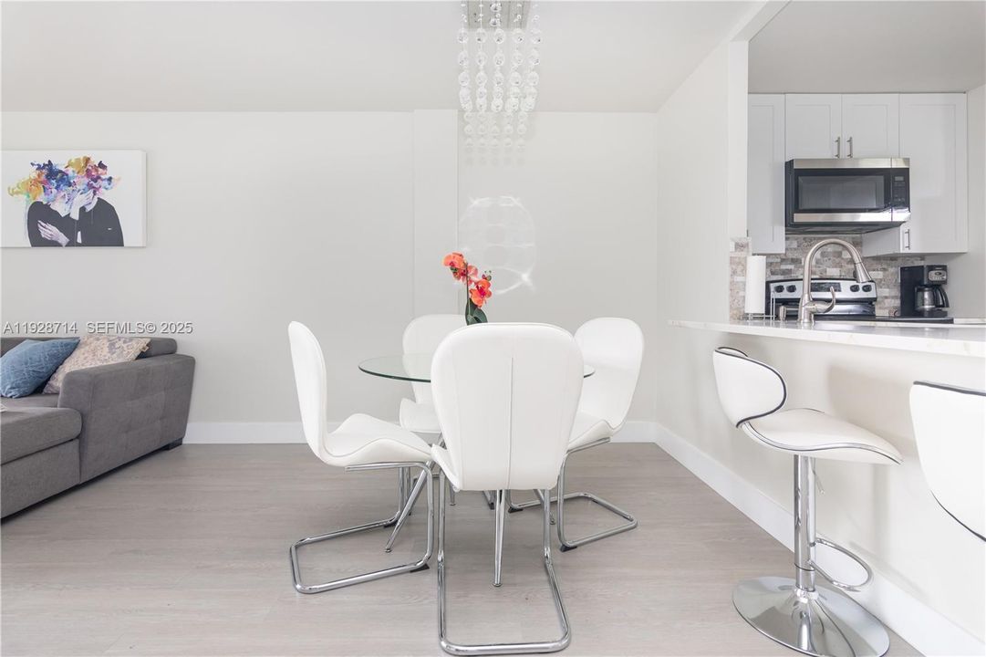 For Sale: $210,000 (1 beds, 1 baths, 812 Square Feet)